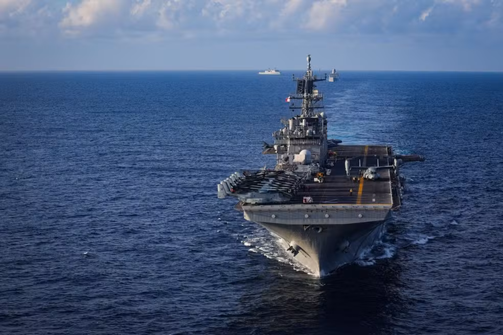 navio de guerra eua caribe trump